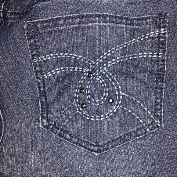 Two Hearts Maternity by Destination Maternity Size Small Jeans - Picture 2 of 8